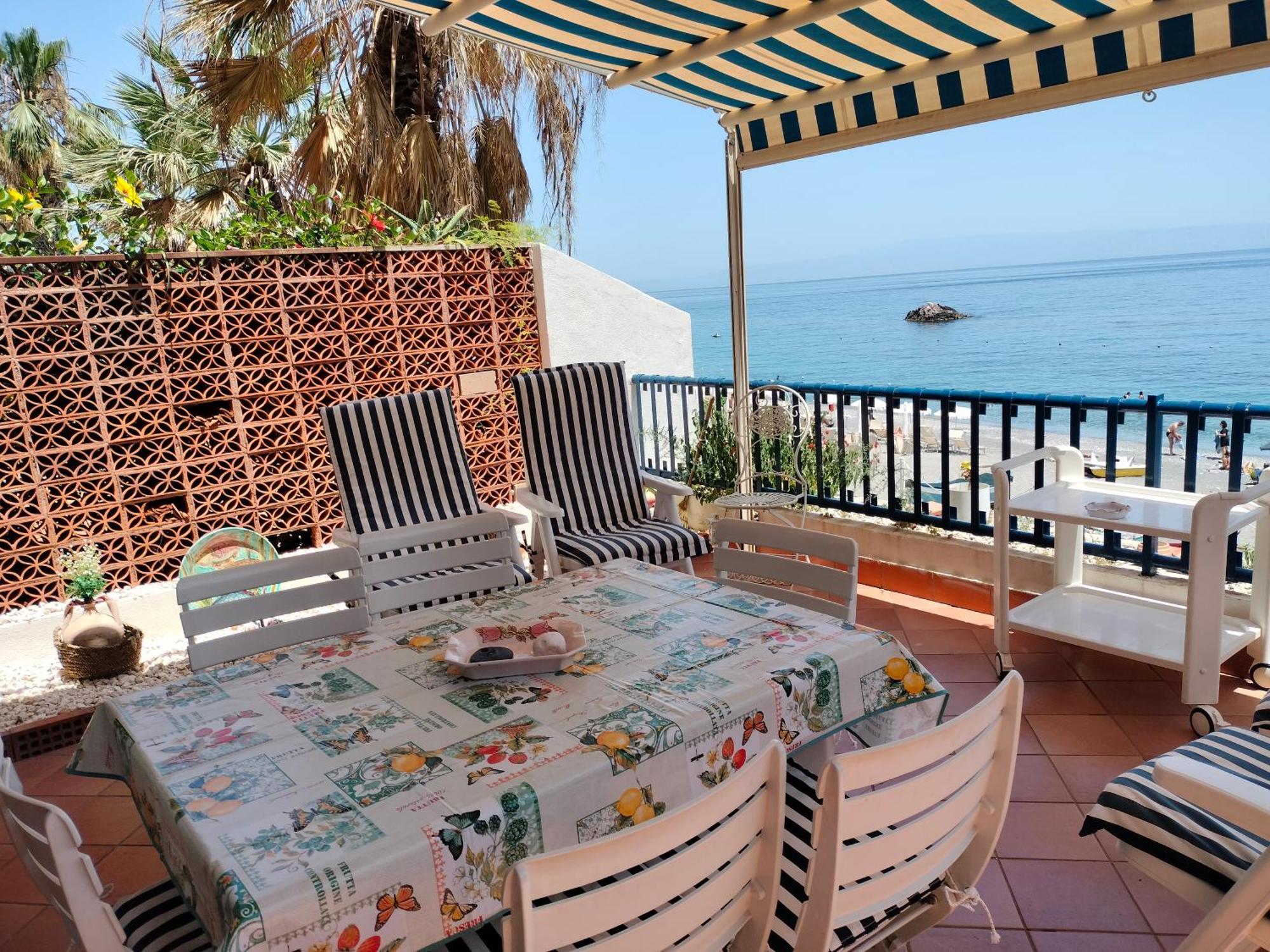 Casa Vacanze Margarita SantʼAlessio Siculo المظهر الخارجي الصورة
